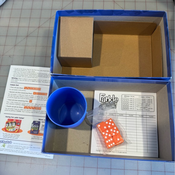 Farkle Board Game - Picture 3 of 3